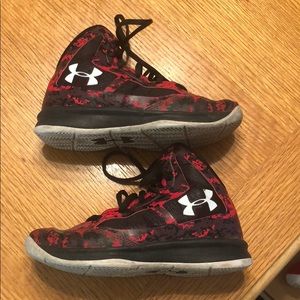 Boys Under Armour Basketball Shoes